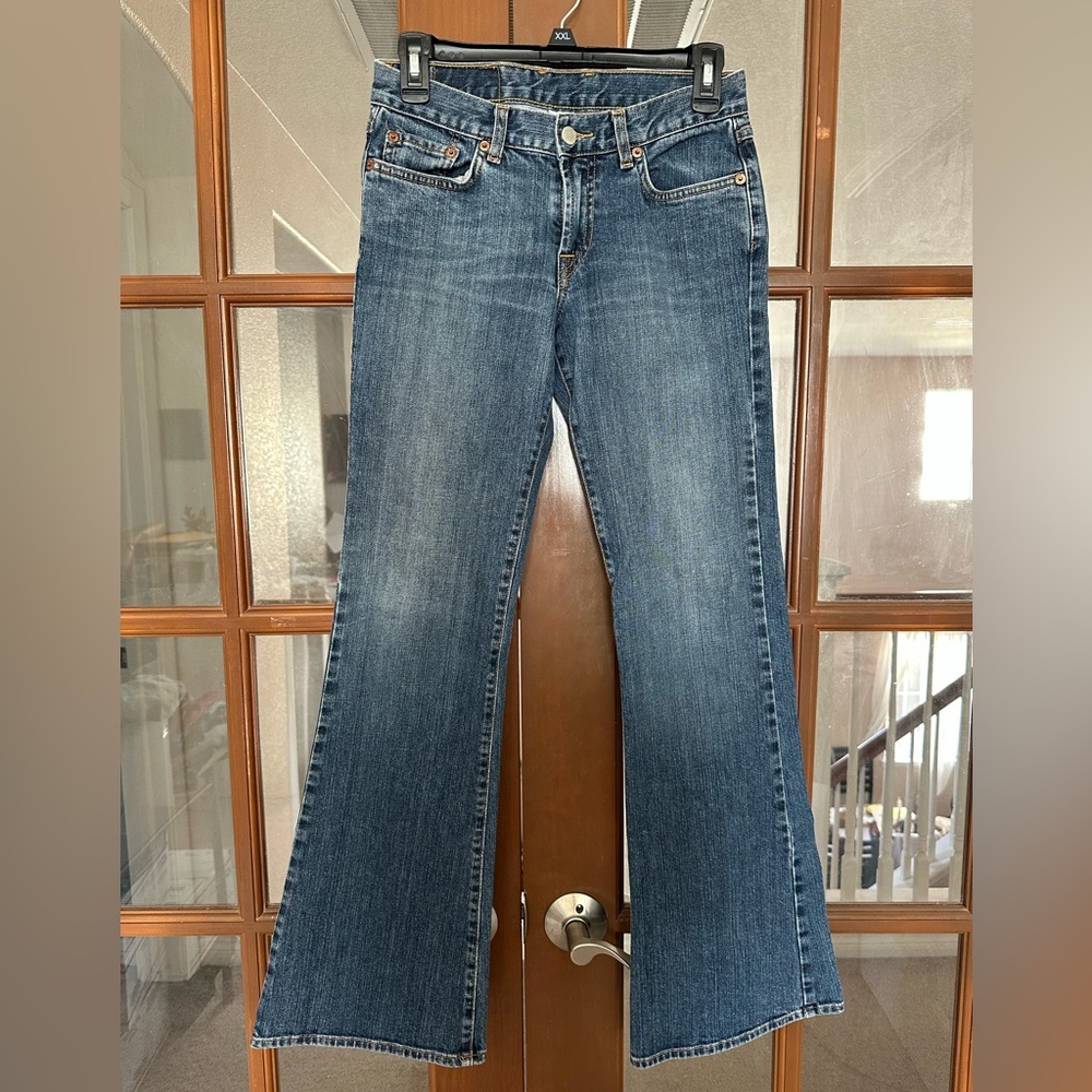 LIKE NEW CONDITION!! Lucky Brand Flare Jeans in Classic Blue 2/26